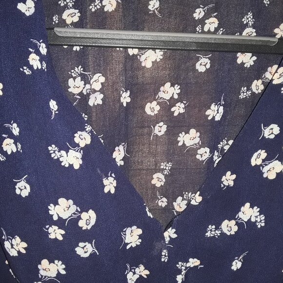As U Wish SZ MED Blue Floral Sheer Smocked Waist Long Sleeve Low V Crop Top - Picture 4 of 5